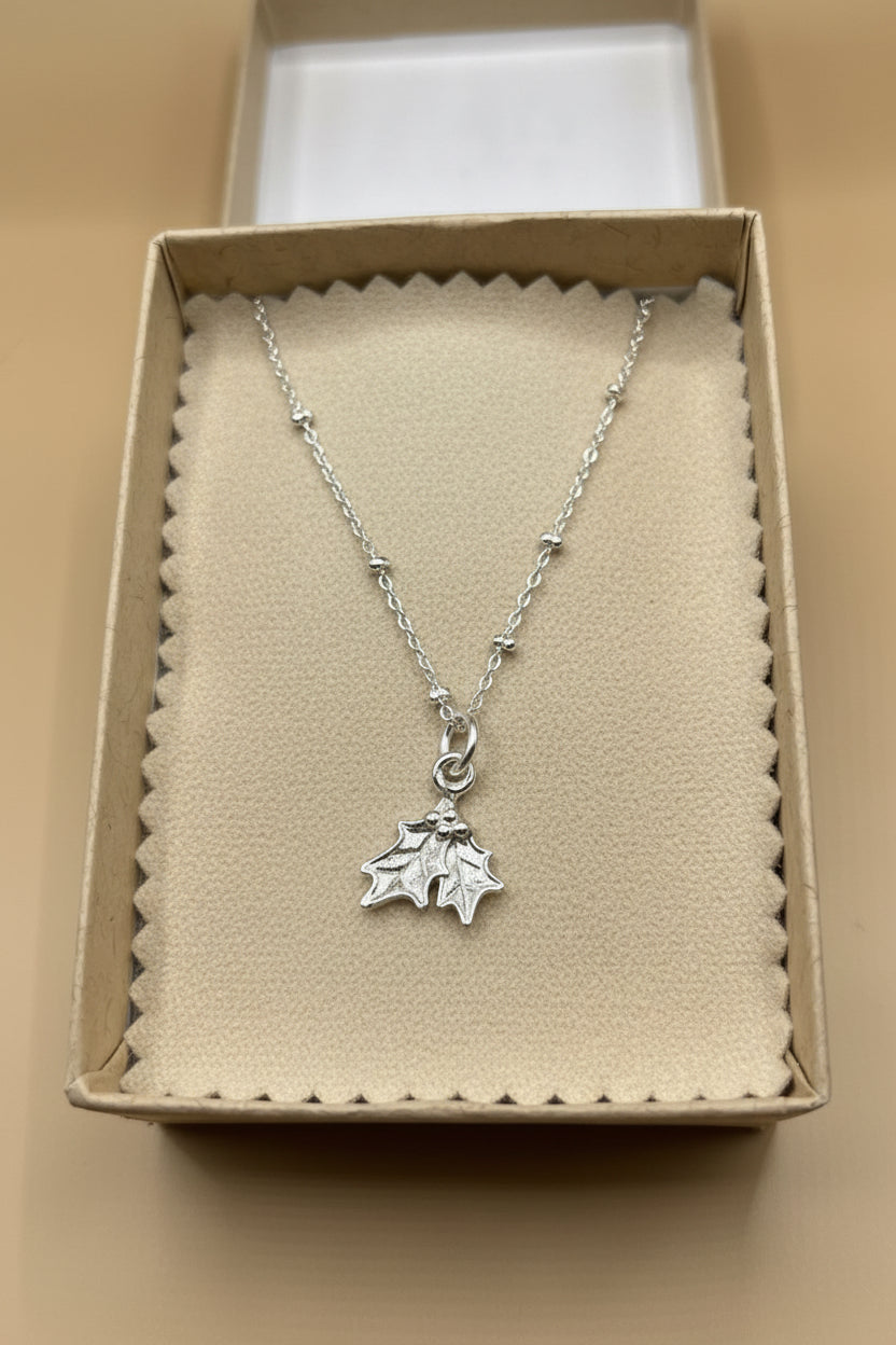 Holly Necklace in silver