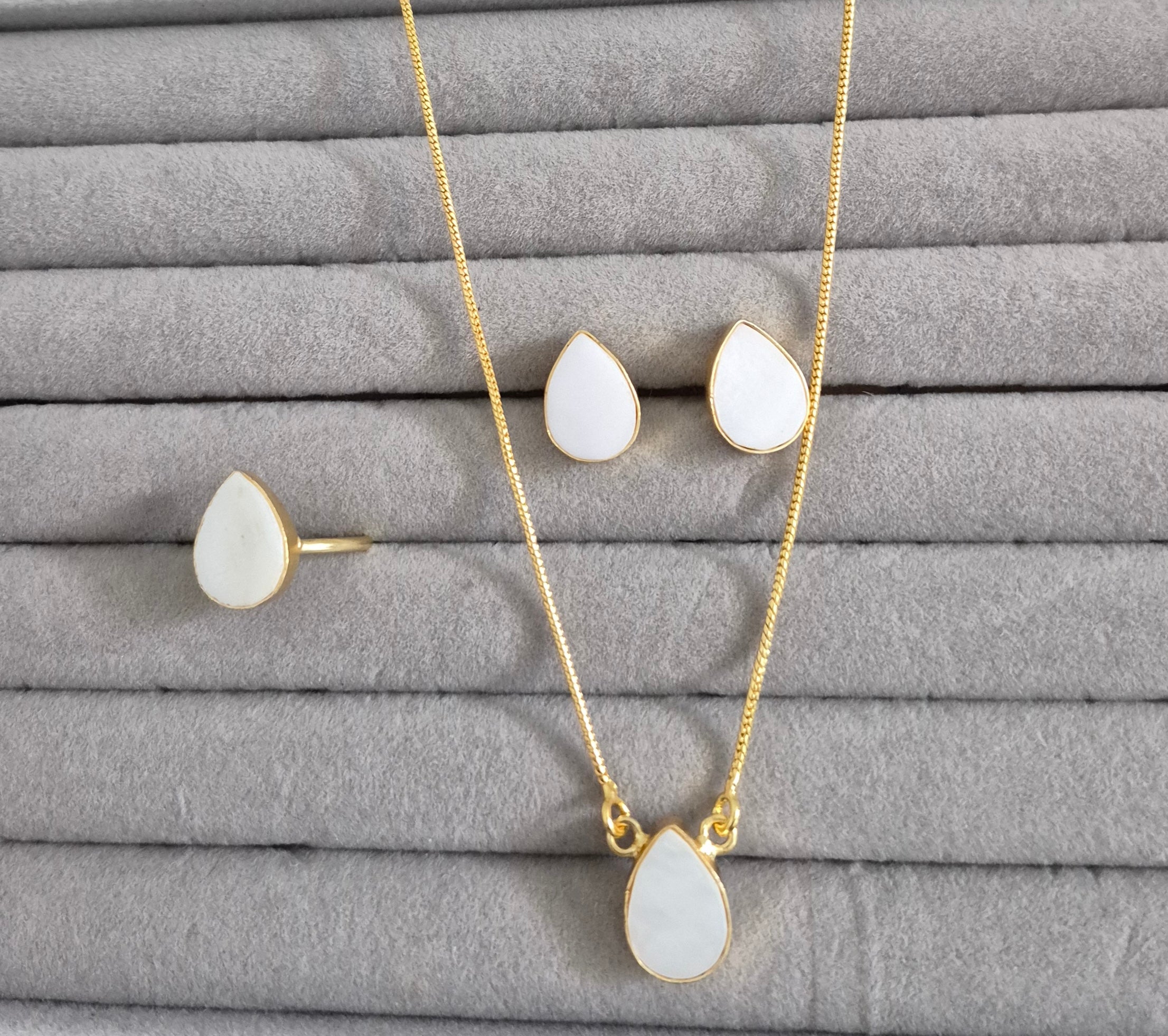 Mop Teardrop Necklace Set